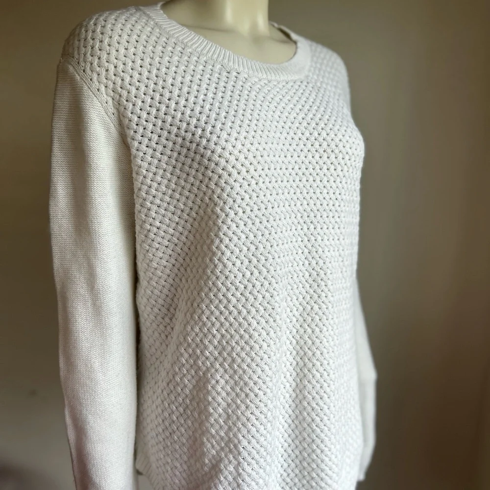 august mist Elegant White Sweater M